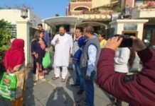 ਚੰਡੀਗੜ੍ਹ ‘ਚ ਜਨਤਕ ਸਥਾਨਾਂ ‘ਤੇ ਕੂੜਾ ਸੁੱਟਣ ਵਾਲਿਆਂ ਨੂੰ ਢੋਲ ਵਜਾ ਕੇ ਜਲੀਲ ਕਰਨ ਦੇ ਫ਼ੈਸਲੇ ਨੂੰ ਲਿਆ ਵਾਪਸ ,ਮੇਅਰ ਦੇ ਘਰ ਵੀ ਵੱਜਿਆ ਢੋਲ ਚੰਡੀਗੜ੍ਹ 'ਚ ਜਨਤਕ ਸਥਾਨਾਂ 'ਤੇ ਕੂੜਾ ਸੁੱਟਣ ਵਾਲਿਆਂ ਨੂੰ ਢੋਲ ਵਜਾ ਕੇ ਜਲੀਲ ਕਰਨ ਦੇ ਫ਼ੈਸਲੇ ਨੂੰ ਲਿਆ ਵਾਪਸ ,ਮੇਅਰ ਦੇ ਘਰ ਵੀ ਵੱਜਿਆ ਢੋਲ