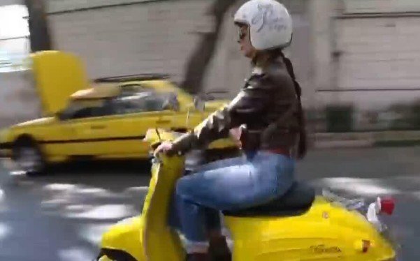 ਈਰਾਨੀ ਔਰਤਾਂ ਮੋਟਰਸਾਈਕਲ 'ਤੇ ਡਰਾਈਵਿੰਗ ਪਾਬੰਦੀਆਂ ਨੂੰ ਚੁਣੌਤੀ ਦਿੰਦੀਆਂ ਹਨ ਈਰਾਨੀ ਔਰਤਾਂ ਮੋਟਰਸਾਈਕਲ 'ਤੇ ਡਰਾਈਵਿੰਗ ਪਾਬੰਦੀਆਂ ਨੂੰ ਚੁਣੌਤੀ ਦਿੰਦੀਆਂ ਹਨ