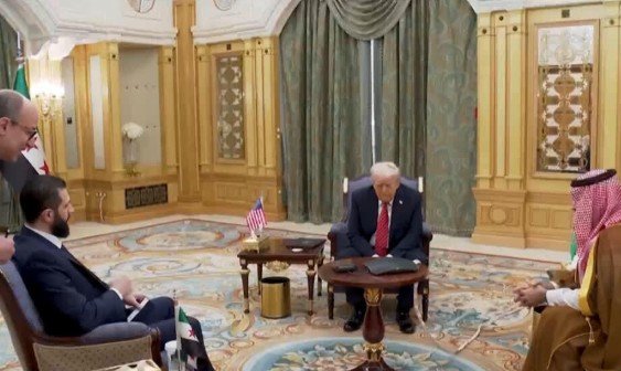 ਸੀਰੀਆ ਦੇ ਰਾਸ਼ਟਰਪਤੀ ਅਲ-ਸ਼ਾਰਾ ਵ੍ਹਾਈਟ ਹਾਊਸ ਦੇ ਇਤਿਹਾਸਕ ਦੌਰੇ ਲਈ ਅਮਰੀਕਾ ਪਹੁੰਚੇ ਸੀਰੀਆ ਦੇ ਰਾਸ਼ਟਰਪਤੀ ਅਲ-ਸ਼ਾਰਾ ਵ੍ਹਾਈਟ ਹਾਊਸ ਦੇ ਇਤਿਹਾਸਕ ਦੌਰੇ ਲਈ ਅਮਰੀਕਾ ਪਹੁੰਚੇ