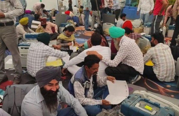 11 ਨਵੰਬਰ ਨੂੰ ਹੋਣ ਵਾਲੀ ਜ਼ਿਮਨੀ ਚੋਣ ਦੇ ਮੱਦੇਨਜ਼ਰ ਤਰਨਤਾਰਨ ਜ਼ਿਲ੍ਹਾ ਪ੍ਰਸ਼ਾਸਨ ਵੱਲੋਂ ਸਾਰੇ ਪ੍ਰਬੰਧ ਮੁਕੰਮਲ 11 ਨਵੰਬਰ ਨੂੰ ਹੋਣ ਵਾਲੀ ਜ਼ਿਮਨੀ ਚੋਣ ਦੇ ਮੱਦੇਨਜ਼ਰ ਤਰਨਤਾਰਨ ਜ਼ਿਲ੍ਹਾ ਪ੍ਰਸ਼ਾਸਨ ਵੱਲੋਂ ਸਾਰੇ ਪ੍ਰਬੰਧ ਮੁਕੰਮਲ