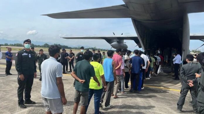 ਥਾਈਲੈਂਡ ਤੋਂ 270 ਭਾਰਤੀਆਂ ਦੀ ਹੋਈ ਵਤਨ ਵਾਪਸੀ, ਮਿਆਂਮਾਰ ਦੇ ਸਾਈਬਰ ਧੋਖਾਧੜੀ ਦੇ ਜਾਲ ਤੋਂ ਹੋਏ ਆਜ਼ਾਦ ਥਾਈਲੈਂਡ ਤੋਂ 270 ਭਾਰਤੀਆਂ ਦੀ ਹੋਈ ਵਤਨ ਵਾਪਸੀ, ਮਿਆਂਮਾਰ ਦੇ ਸਾਈਬਰ ਧੋਖਾਧੜੀ ਦੇ ਜਾਲ ਤੋਂ ਹੋਏ ਆਜ਼ਾਦ