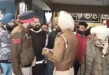 ਗੋਲੀਆਂ ਦੀ ਆਵਾਜ਼ ਨਾਲ ਦਹਿਲਿਆ ਅੰਮ੍ਰਿਤਸਰ ਦਾ ਬੱਸ ਸਟੈਂਡ, ਮੁਲਾਜ਼ਮ ਗੰਭੀਰ ਜ਼ਖਮੀ, ਪੁਲਿਸ ਨੇ ਛੇ ਖੋਲ ਬਰਾਮਦ ਕਰ ਗੋਲੀਆਂ ਦੀ ਆਵਾਜ਼ ਨਾਲ ਦਹਿਲਿਆ ਅੰਮ੍ਰਿਤਸਰ ਦਾ ਬੱਸ ਸਟੈਂਡ, ਮੁਲਾਜ਼ਮ ਗੰਭੀਰ ਜ਼ਖਮੀ, ਪੁਲਿਸ ਨੇ ਛੇ ਖੋਲ ਬਰਾਮਦ ਕਰ