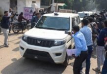 ਅਲ-ਫਲਾਹ ਯੂਨੀਵਰਸਿਟੀ ਨਾਲ ਜੁੜੇ 25 ਠਿਕਾਣਿਆਂ ’ਤੇ ਈਡੀ ਦੀ ਰੇਡ, ਦਿੱਲੀ ਲਾਲ ਕਿਲ੍ਹਾ ਬਲਾਸਟ ਨਾਲ ਜੁੜੇ ਤਾਰ ਅਲ-ਫਲਾਹ ਯੂਨੀਵਰਸਿਟੀ ਨਾਲ ਜੁੜੇ 25 ਠਿਕਾਣਿਆਂ ’ਤੇ ਈਡੀ ਦੀ ਰੇਡ, ਦਿੱਲੀ ਲਾਲ ਕਿਲ੍ਹਾ ਬਲਾਸਟ ਨਾਲ ਜੁੜੇ ਤਾਰ