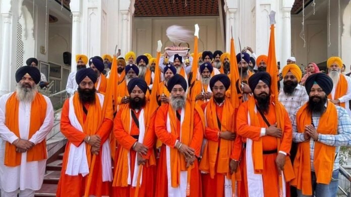 ਸ੍ਰੀ ਗੁਰੂ ਤੇਗ ਬਹਾਦਰ ਸਾਹਿਬ ਜੀ ਸ਼ਹੀਦੀ ਸ਼ਤਾਬਦੀ ਨੂੰ ਸਮਰਪਤ ਨਗਰ ਕੀਰਤਨ ਅਗਲੇ ਪੜਾਅ ਗੁਰਦੁਆਰਾ ਸ੍ਰੀ ਬੁਰਜ ਸਾਹਿਬ ਧਾਰੀਵਾਲ ਲਈ ਰਵਾਨਾ ਸ੍ਰੀ ਗੁਰੂ ਤੇਗ ਬਹਾਦਰ ਸਾਹਿਬ ਜੀ ਸ਼ਹੀਦੀ ਸ਼ਤਾਬਦੀ ਨੂੰ ਸਮਰਪਤ ਨਗਰ ਕੀਰਤਨ ਅਗਲੇ ਪੜਾਅ ਗੁਰਦੁਆਰਾ ਸ੍ਰੀ ਬੁਰਜ ਸਾਹਿਬ ਧਾਰੀਵਾਲ ਲਈ ਰਵਾਨਾ