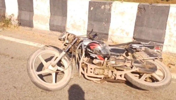 ਸਰਹਿੰਦ ਨੈਸ਼ਨਲ ਹਾਈਵੇਅ 'ਤੇ ਰੂਹ ਕੰਬਾਊ ਹਾਦਸਾ, ਅਣਪਛਾਤੇ ਵਾਹਨ ਦੀ ਫੇਟ ਨਾਲ ਦੋ ਨੌਜਵਾਨਾਂ ਦੀ ਮੌਕੇ 'ਤੇ ਮੌਤ ਸਰਹਿੰਦ ਨੈਸ਼ਨਲ ਹਾਈਵੇਅ 'ਤੇ ਰੂਹ ਕੰਬਾਊ ਹਾਦਸਾ, ਅਣਪਛਾਤੇ ਵਾਹਨ ਦੀ ਫੇਟ ਨਾਲ ਦੋ ਨੌਜਵਾਨਾਂ ਦੀ ਮੌਕੇ 'ਤੇ ਮੌਤ