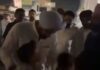 ਪੰਜਾਬ ਕਾਂਗਰਸ ਦੇ ਪ੍ਰਧਾਨ ਨਵੇਂ ਵਿਵਾਦ ‘ਚ ਫਸੇ, ਸਿੱਖ ਬੱਚਿਆਂ ਦੇ ਜੂੜਿਆਂ ਨੂੰ ਛੂਹ ਕੇ ਕਿਹਾ- ‘ਕਿੱਧਰ ਚਲੇ 2 ਸ ਪੰਜਾਬ ਕਾਂਗਰਸ ਦੇ ਪ੍ਰਧਾਨ ਨਵੇਂ ਵਿਵਾਦ 'ਚ ਫਸੇ, ਸਿੱਖ ਬੱਚਿਆਂ ਦੇ ਜੂੜਿਆਂ ਨੂੰ ਛੂਹ ਕੇ ਕਿਹਾ- 'ਕਿੱਧਰ ਚਲੇ 2 ਸ