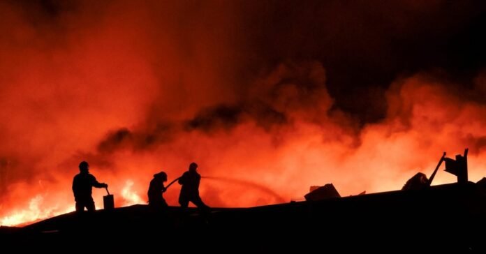 ਅਰਜਨਟੀਨਾ ਦੀ ਰਾਜਧਾਨੀ ਨੇੜੇ ਹੋਏ ਕਈ ਧਮਾਕੇ, ਲੱਗੀ ਭਿਆਨਕ ਅੱਗ, 20 ਤੋਂ ਵੱਧ ਲੋਕ ਜ਼ਖਮੀ ਅਰਜਨਟੀਨਾ ਦੀ ਰਾਜਧਾਨੀ ਨੇੜੇ ਹੋਏ ਕਈ ਧਮਾਕੇ, ਲੱਗੀ ਭਿਆਨਕ ਅੱਗ, 20 ਤੋਂ ਵੱਧ ਲੋਕ ਜ਼ਖਮੀ