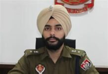 ਅੰਮ੍ਰਿਤਸਰ ਦਿਹਾਤੀ ਦੇ ਐਸਐਸਪੀ ਮਨਿੰਦਰ ਸਿੰਘ ਮੁਅੱਤਲ: ਗੈਂਗਸਟਰਾਂ ਖ਼ਿਲਾਫ਼ ਕਾਰਵਾਈ ਵਿੱਚ ਲਾਪਰਵਾਹੀ ਦੇ ਦੋਸ਼ ਅੰਮ੍ਰਿਤਸਰ ਦਿਹਾਤੀ ਦੇ ਐਸਐਸਪੀ ਮਨਿੰਦਰ ਸਿੰਘ ਮੁਅੱਤਲ: ਗੈਂਗਸਟਰਾਂ ਖ਼ਿਲਾਫ਼ ਕਾਰਵਾਈ ਵਿੱਚ ਲਾਪਰਵਾਹੀ ਦੇ ਦੋਸ਼