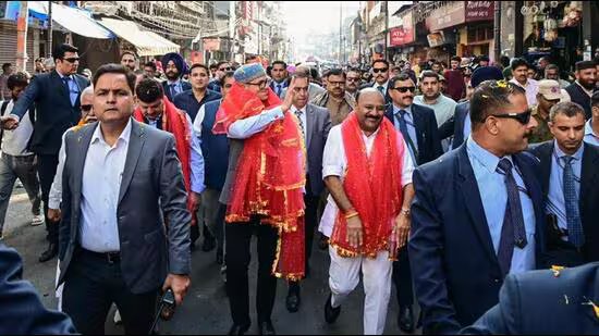 ਆਰਥਿਕਤਾ ਨੂੰ ਹੁਲਾਰਾ ਦੇਣ ਲਈ ਦਰਬਾਰ ਮੂਵ, ਜੰਮੂ-ਕਸ਼ਮੀਰ ਦਰਮਿਆਨ ਬੰਧਨ ਨੂੰ ਪੁਲ: CM ਉਮਰ ਅਬਦੁੱਲਾ Durbar move to boost economy, bridge ties between Jammu and Kashmir: CM Omar Abdullah