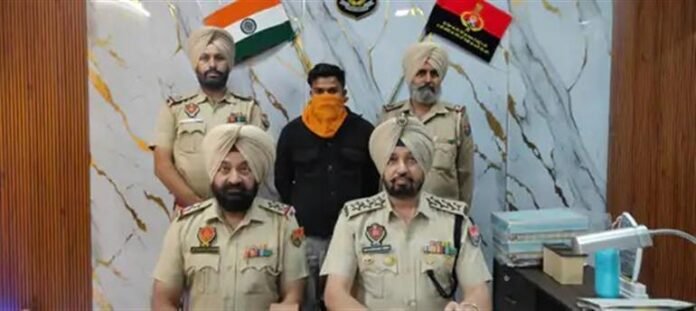 ਏਅਰ ਇੰਡੀਆ ਮੈਨੇਜਰ ਲੁੱਟ ਮਾਮਲੇ 'ਚ ਇਕ ਦੋਸ਼ੀ ਗ੍ਰਿਫਤਾਰ; ਬਾਈਕ ਬਰਾਮਦ, ਦੋ ਦੀ ਪਛਾਣ ਅਤੇ ਦੋ ਅਣਪਛਾਤੇ ਅਜੇ ਵੀ ਵੱਡੇ ਹਨ ਏਅਰ ਇੰਡੀਆ ਮੈਨੇਜਰ ਲੁੱਟ ਮਾਮਲੇ 'ਚ ਇਕ ਦੋਸ਼ੀ ਗ੍ਰਿਫਤਾਰ; ਬਾਈਕ ਬਰਾਮਦ, ਦੋ ਦੀ ਪਛਾਣ ਅਤੇ ਦੋ ਅਣਪਛਾਤੇ ਅਜੇ ਵੀ ਵੱਡੇ ਹਨ