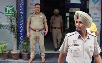 ਚੰਡੀਗੜ੍ਹ ਦੇ ਹੋਟਲ ‘ਚ ਵਿਆਹ ਦੌਰਾਨ 18 ਲੱਖ ਦੇ ਸੋਨੇ ਦੇ ਗਹਿਣੇ ਚੋਰੀ ਚੰਡੀਗੜ੍ਹ ਦੇ ਹੋਟਲ 'ਚ ਵਿਆਹ ਦੌਰਾਨ 18 ਲੱਖ ਦੇ ਸੋਨੇ ਦੇ ਗਹਿਣੇ ਚੋਰੀ