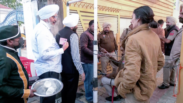 ਤਰਨਤਾਰਨ ਜ਼ਿਮਨੀ ਚੋਣ 'ਚ 'ਆਪ' ਦੇ ਹਰਮੀਤ ਸਿੰਘ ਸੰਧੂ 12,091 ਵੋਟਾਂ ਦੇ ਫਰਕ ਨਾਲ ਜਿੱਤੇ ਤਰਨਤਾਰਨ ਜ਼ਿਮਨੀ ਚੋਣ 'ਚ 'ਆਪ' ਦੇ ਹਰਮੀਤ ਸਿੰਘ ਸੰਧੂ 12,091 ਵੋਟਾਂ ਦੇ ਫਰਕ ਨਾਲ ਜਿੱਤੇ