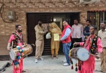 ਦਰਵਾਜ਼ੇ ‘ਤੇ ਢੋਲ: ਚੰਡੀਗੜ੍ਹ ਨੇ ਆਪਣੇ ਹੀ ਕੂੜੇ ਦੀ ਖੇਡ ‘ਤੇ ਕੂੜੇ ਦੇ ਬੱਗਾਂ ਨੂੰ ਹਰਾਇਆ ਦਰਵਾਜ਼ੇ 'ਤੇ ਢੋਲ: ਚੰਡੀਗੜ੍ਹ ਨੇ ਆਪਣੇ ਹੀ ਕੂੜੇ ਦੀ ਖੇਡ 'ਤੇ ਕੂੜੇ ਦੇ ਬੱਗਾਂ ਨੂੰ ਹਰਾਇਆ