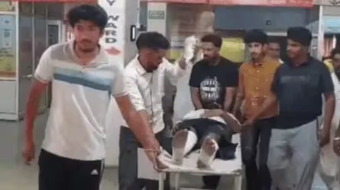 ਨੌਜਵਾਨ ਨੂੰ ਅਗਵਾ ਕਰ ਲੱਤਾਂ ਤੋੜਨ ਦੇ ਮਾਮਲੇ 'ਚ ਵੱਡਾ ਮੋੜ, ਇੱਕ ਹੋਰ ਮੁਲਜ਼ਮ ਨੂੰ ਲੈ ਹੋਇਆ ਖੁਲਾਸਾ; ਪੰਜਾਬ ਦੇ Big twist in the case of kidnapping and breaking the legs of a young man, another accused revealed; Punjab AAP MLA and his sons were accused... Punjab