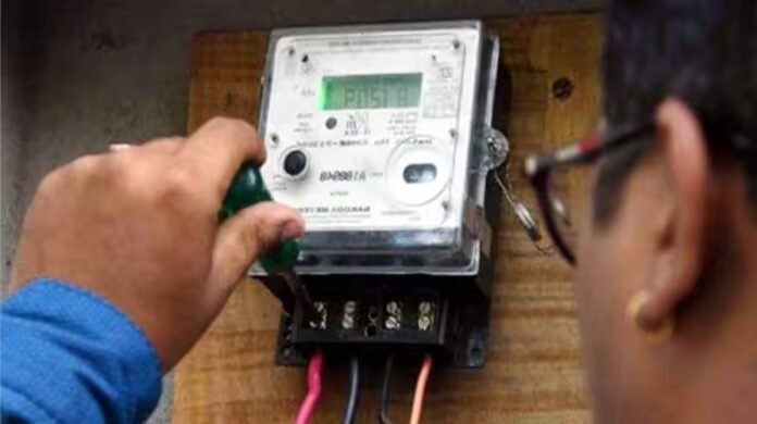 ਪੰਜਾਬ 'ਚ ਐਕਸ਼ਨ ਮੋਡ 'ਚ ਪਾਵਰਕਾਮ, ਛੁੱਟੀ ਵਾਲੇ ਦਿਨ ਮਾਰਿਆ ਛਾਪਾ; ਬਿਜਲੀ ਚੋਰੀ ਕਰਨ ਵਾਲਿਆਂ ਵਿਰੁੱਧ ਠੋਕਿਆ. Powercom in action mode in Punjab, raids conducted on holiday; Heavy fine imposed on electricity thieves details inside