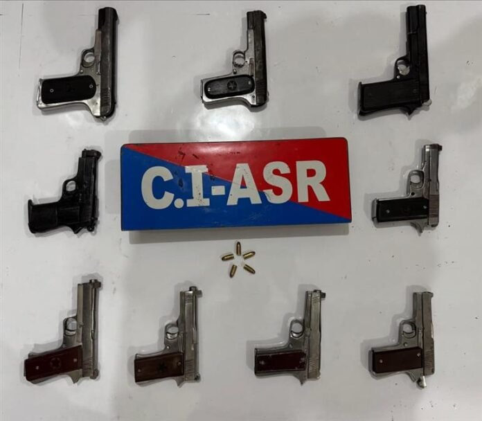 ਪੰਜਾਬ ਪੁਲਿਸ ਨੇ MP-ਅਧਾਰਤ ਗੈਰ-ਕਾਨੂੰਨੀ ਹਥਿਆਰਾਂ ਦੀ ਤਸਕਰੀ ਦੇ ਮਾਡਿਊਲ ਦਾ ਪਰਦਾਫਾਸ਼ ਕੀਤਾ; ਇੱਕ ਨੂੰ 9 ਪਿਸਤੌਲਾਂ ਸਮੇਤ ਕਾਬੂ ਕੀਤਾ ਹੈ