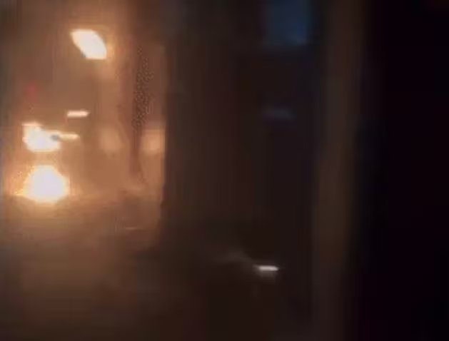 ਪੰਜਾਬ ‘ਚ ਤਸਕਰਾਂ ਨੇ ਮਕਾਨ ‘ਤੇ ਸੁੱਟਿਆ ਬੰਬ, ਲੋਕਾਂ ‘ਚ ਫੈਲੀ ਦਹਿਸ਼ਤ; ਮੱਚ ਗਈ ਹਫੜਾ-ਦਫੜੀ ਪੰਜਾਬ ‘ਚ ਤਸਕਰਾਂ ਨੇ ਮਕਾਨ ‘ਤੇ ਸੁੱਟਿਆ ਬੰਬ, ਲੋਕਾਂ ‘ਚ ਫੈਲੀ ਦਹਿਸ਼ਤ; ਮੱਚ ਗਈ ਹਫੜਾ-ਦਫੜੀ