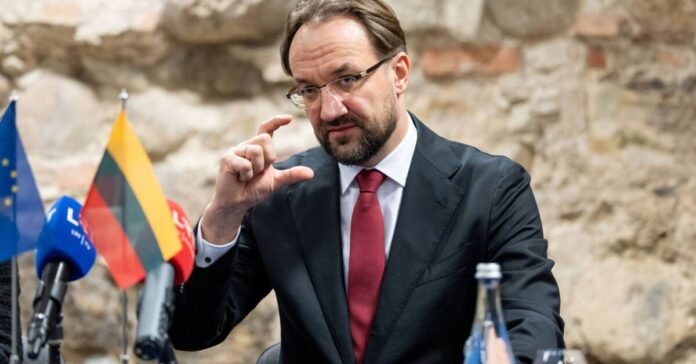 ਬੈਂਕ ਆਫ਼ ਲਿਥੁਆਨੀਆ ਤੁਹਾਨੂੰ ਆਪਣੀ ਭਵਿੱਖੀ ਪੈਨਸ਼ਨ ਬਾਰੇ ਧਿਆਨ ਨਾਲ ਸੋਚਣ ਦੀ ਸਲਾਹ ਦਿੰਦਾ ਹੈ The Bank of Lithuania advises you to think carefully about your future pension