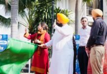 ਬੈਂਸ ਨੇ ਵਿਸ਼ਵ ਪੱਧਰੀ ਸਿੱਖਿਆ ਸ਼ਾਸਤਰ ਲਈ 72 ਅਧਿਆਪਕਾਂ ਦੇ ਤੀਜੇ ਬੈਚ ਨੂੰ ਫਿਨਲੈਂਡ ਲਈ ਹਰੀ ਝੰਡੀ ਦਿਖਾਈ ਬੈਂਸ ਨੇ ਵਿਸ਼ਵ ਪੱਧਰੀ ਸਿੱਖਿਆ ਸ਼ਾਸਤਰ ਲਈ 72 ਅਧਿਆਪਕਾਂ ਦੇ ਤੀਜੇ ਬੈਚ ਨੂੰ ਫਿਨਲੈਂਡ ਲਈ ਹਰੀ ਝੰਡੀ ਦਿਖਾਈ