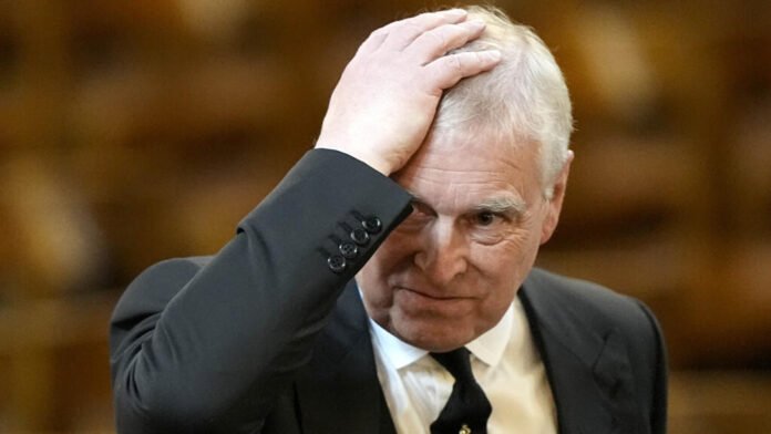 ਯੂਕੇ ਨੇ ਤਾਜ਼ਾ ਸ਼ਾਹੀ ਹਿਲਜੁਲ ਵਿੱਚ ਐਂਡਰਿਊ ਨੂੰ ਵਾਈਸ-ਐਡਮਿਰਲ ਦਾ ਖਿਤਾਬ ਖੋਹਣ ਲਈ ਤਿਆਰ ਕੀਤਾ ਹੈ UK set to strip Andrew of his vice-admiral title in latest royal move