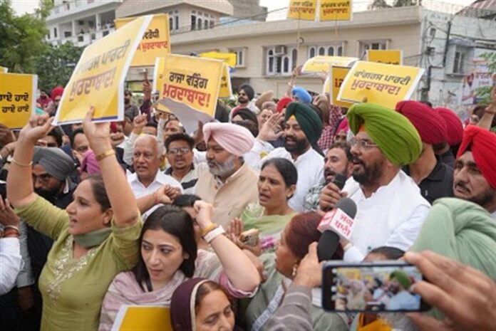 ਰਾਜਾ ਵੜਿੰਗ ਦੀਆਂ ਜਾਤੀਵਾਦੀ ਟਿੱਪਣੀਆਂ ਉਨ੍ਹਾਂ ਦੇ ਆਗੂਆਂ ਦੀ ਜਗੀਰੂ ਮਾਨਸਿਕਤਾ ਨੂੰ ਦਰਸਾਉਂਦੀਆਂ ਹਨ Raja Warring's casteist comments reflect the feudal mentality of his leaders