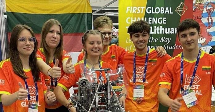 ਲਿਥੁਆਨੀਅਨ ਸਕੂਲੀ ਬੱਚਿਆਂ ਦੀ ਰਾਸ਼ਟਰੀ ਟੀਮ ਨੇ ਵਿਸ਼ਵ ਰੋਬੋਟਿਕਸ ਓਲੰਪੀਆਡ ਵਿੱਚ ਚਾਂਦੀ ਦਾ ਤਗਮਾ ਜਿੱਤਿਆ Lithuanian schoolchildren's national team wins silver medal at World Robotics Olympiad