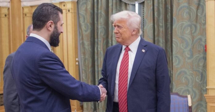 ਵਾਸ਼ਿੰਗਟਨ 'ਚ ਇਤਿਹਾਸਕ ਬੈਠਕ ਤੋਂ ਬਾਅਦ ਅਮਰੀਕਾ ਨੇ ਸੀਰੀਆ 'ਤੇ ਪਾਬੰਦੀਆਂ 'ਚ ਢਿੱਲ ਦਿੱਤੀ ਵਾਸ਼ਿੰਗਟਨ 'ਚ ਇਤਿਹਾਸਕ ਬੈਠਕ ਤੋਂ ਬਾਅਦ ਅਮਰੀਕਾ ਨੇ ਸੀਰੀਆ 'ਤੇ ਪਾਬੰਦੀਆਂ 'ਚ ਢਿੱਲ ਦਿੱਤੀ