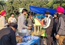 ਸੈਨੇਟ ਚੋਣਾਂ ਦੀ ਸਮਾਂ-ਸਾਰਣੀ ਦੀ ਮੰਗ ਦਰਮਿਆਨ ਪੀਯੂ ਰੋਸ ਪ੍ਰਦਰਸ਼ਨ ‘ਫੂਡ ਸੇਵਾ ਹੱਬ’ ਵਿੱਚ ਬਦਲਿਆ ਸੈਨੇਟ ਚੋਣਾਂ ਦੀ ਸਮਾਂ-ਸਾਰਣੀ ਦੀ ਮੰਗ ਦਰਮਿਆਨ ਪੀਯੂ ਰੋਸ ਪ੍ਰਦਰਸ਼ਨ 'ਫੂਡ ਸੇਵਾ ਹੱਬ' ਵਿੱਚ ਬਦਲਿਆ