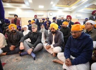 ਸ੍ਰੀ ਗੁਰੂ ਤੇਗ ਬਹਾਦਰ ਜੀ ਦੇ 350ਵੇਂ ਸ਼ਹੀਦੀ ਪੁਰਬ ਨੂੰ ਸਮਰਪਿਤ ਵਿਸ਼ਾਲ ਨਗਰ ਕੀਰਤਨ ਸ੍ਰੀਨਗਰ ਤੋਂ ਰਵਾਨਾ ਸ੍ਰੀ ਗੁਰੂ ਤੇਗ ਬਹਾਦਰ ਜੀ ਦੇ 350ਵੇਂ ਸ਼ਹੀਦੀ ਪੁਰਬ ਨੂੰ ਸਮਰਪਿਤ ਵਿਸ਼ਾਲ ਨਗਰ ਕੀਰਤਨ ਸ੍ਰੀਨਗਰ ਤੋਂ ਰਵਾਨਾ