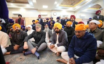 ਸ੍ਰੀ ਗੁਰੂ ਤੇਗ ਬਹਾਦਰ ਜੀ ਦੇ 350ਵੇਂ ਸ਼ਹੀਦੀ ਪੁਰਬ ਨੂੰ ਸਮਰਪਿਤ ਵਿਸ਼ਾਲ ਨਗਰ ਕੀਰਤਨ ਸ੍ਰੀਨਗਰ ਤੋਂ ਰਵਾਨਾ ਸ੍ਰੀ ਗੁਰੂ ਤੇਗ ਬਹਾਦਰ ਜੀ ਦੇ 350ਵੇਂ ਸ਼ਹੀਦੀ ਪੁਰਬ ਨੂੰ ਸਮਰਪਿਤ ਵਿਸ਼ਾਲ ਨਗਰ ਕੀਰਤਨ ਸ੍ਰੀਨਗਰ ਤੋਂ ਰਵਾਨਾ