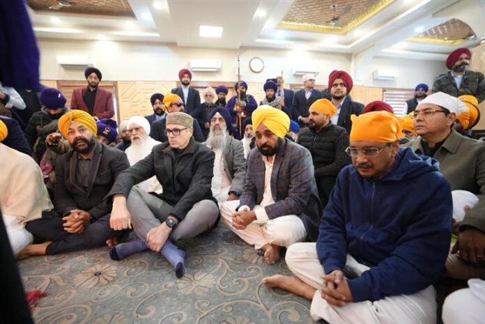 ਸ੍ਰੀ ਗੁਰੂ ਤੇਗ ਬਹਾਦਰ ਜੀ ਦੇ 350ਵੇਂ ਸ਼ਹੀਦੀ ਪੁਰਬ ਨੂੰ ਸਮਰਪਿਤ ਵਿਸ਼ਾਲ ਨਗਰ ਕੀਰਤਨ ਸ੍ਰੀਨਗਰ ਤੋਂ ਰਵਾਨਾ