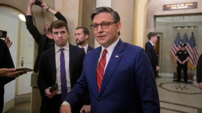 ਹਾਊਸ ਨੇ ਰਿਕਾਰਡ ਤੋੜ 43 ਦਿਨਾਂ ਦੇ ਅਮਰੀਕੀ ਸਰਕਾਰੀ ਸ਼ੱਟਡਾਊਨ ਨੂੰ ਖਤਮ ਕਰਨ ਲਈ ਬਿੱਲ ਪਾਸ ਕੀਤਾ
