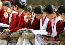 ਸਰਕਾਰੀ ਸਕੂਲਾਂ ‘ਚ ਅਧਿਆਪਕਾਂ ਵਿਚਾਲੇ ਮੱਚਿਆ ਹਾਹਾਕਾਰ, ਅਜਿਹਾ ਕਰਦੇ ਫੜੇ ਗਏ ਤਾਂ ਹੋਵੇਗੀ ਕਾਰਵਾਈ ਸਰਕਾਰੀ ਸਕੂਲਾਂ 'ਚ ਅਧਿਆਪਕਾਂ ਵਿਚਾਲੇ ਮੱਚਿਆ ਹਾਹਾਕਾਰ, ਅਜਿਹਾ ਕਰਦੇ ਫੜੇ ਗਏ ਤਾਂ ਹੋਵੇਗੀ ਕਾਰਵਾਈ