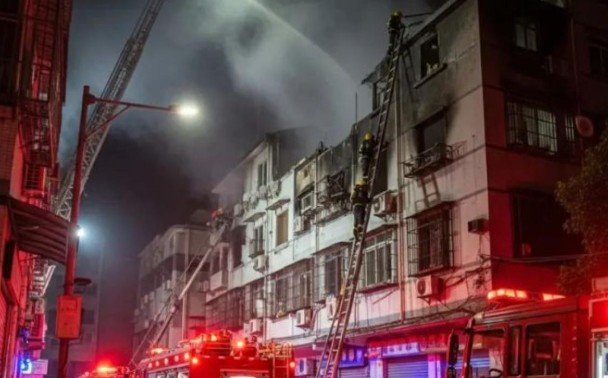 ਹਾਂਗਕਾਂਗ ਦੀ ਅੱਗ ਦੇ ਕੁਝ ਦਿਨ ਬਾਅਦ, ਚੀਨ ਦੇ ਗੁਆਂਗਡੋਂਗ ਵਿੱਚ ਭਿਆਨਕ ਅੱਗ, 12 ਦੀ ਮੌਤ; ਪੜਤਾਲ ਅਧੀਨ ਸਵੈ-ਨਿਰਮਿਤ ਇਮਾਰਤ ਹਾਂਗਕਾਂਗ ਦੀ ਅੱਗ ਦੇ ਕੁਝ ਦਿਨ ਬਾਅਦ, ਚੀਨ ਦੇ ਗੁਆਂਗਡੋਂਗ ਵਿੱਚ ਭਿਆਨਕ ਅੱਗ, 12 ਦੀ ਮੌਤ; ਪੜਤਾਲ ਅਧੀਨ ਸਵੈ-ਨਿਰਮਿਤ ਇਮਾਰਤ