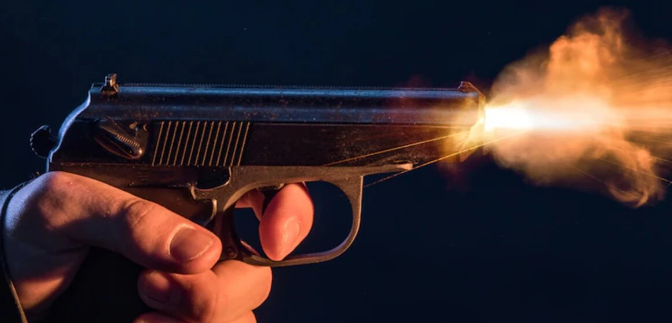 ਲੁਧਿਆਣਾ 'ਚ ਚੋਣਾਂ ਹਾਰਨ ਦੀ ਰੰਜਿਸ਼ 'ਚ ਫ਼ਾਇਰਿੰਗ, ਲੱਡੂ ਵੰਡ ਰਹੇ AAP ਵਰਕਰਾਂ 'ਤੇ ਚਲਾਈਆਂ ਗੋਲੀਆਂ ,3 ਜ਼ਖਮੀ ਲੁਧਿਆਣਾ 'ਚ ਚੋਣਾਂ ਹਾਰਨ ਦੀ ਰੰਜਿਸ਼ 'ਚ ਫ਼ਾਇਰਿੰਗ, ਲੱਡੂ ਵੰਡ ਰਹੇ AAP ਵਰਕਰਾਂ 'ਤੇ ਚਲਾਈਆਂ ਗੋਲੀਆਂ ,3 ਜ਼ਖਮੀ