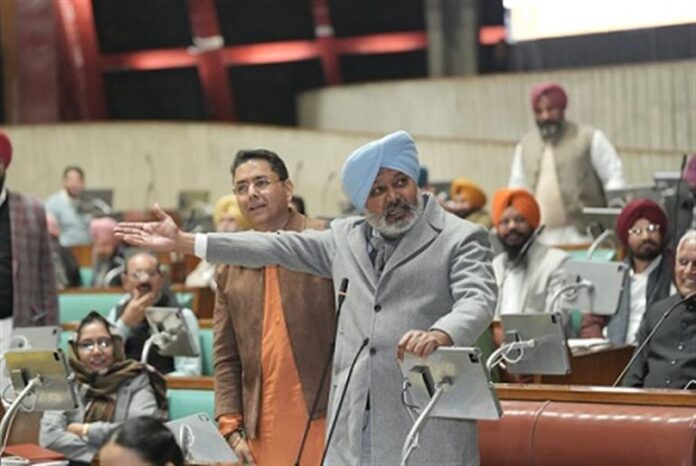 ਚੀਮਾ ਨੇ ਵਿਕਾਸ ਭਾਰਤ-ਗ੍ਰਾਮ ਜੀ ਨੂੰ ਗਰੀਬ ਅਤੇ ਸੰਘਵਾਦ 'ਤੇ ਹਮਲਾ ਕਰਾਰ ਦਿੱਤਾ ਚੀਮਾ ਨੇ ਵਿਕਾਸ ਭਾਰਤ-ਗ੍ਰਾਮ ਜੀ ਨੂੰ ਗਰੀਬ ਅਤੇ ਸੰਘਵਾਦ 'ਤੇ ਹਮਲਾ ਕਰਾਰ ਦਿੱਤਾ
