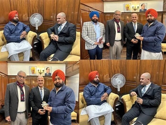 ਪੰਜਾਬ ਦੇ ਮਕਾਨ ਉਸਾਰੀ ਅਤੇ ਸ਼ਹਿਰੀ ਵਿਕਾਸ ਮੰਤਰੀ ਨੇ ਇਜ਼ਰਾਈਲੀ ਡਿਪਲੋਮੈਟ ਨਾਲ ਕੀਤੀ ਮੀਟਿੰਗ