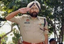 ਪੰਜਾਬ ਦੇ ਸਾਬਕਾ ਆਈਜੀ ਅਮਰ ਸਿੰਘ ਚਾਹਲ ਵੱਲੋਂ ਖੁਦਕੁਸ਼ੀ ਦੀ ਕੋਸ਼ਿਸ਼ ਤੋਂ ਇਕ ਦਿਨ ਬਾਅਦ ਡਾਕਟਰਾਂ ਦਾ ਕਹਿਣਾ ਹੈ ਕਿ ਫੇਫੜਿਆਂ ਦਾ ਆਪ੍ਰੇਸ਼ਨ ਸਫਲ: ‘ਅਗਲੇ 48 ਘੰਟੇ ਅਹਿਮ’ ਪੰਜਾਬ ਦੇ ਸਾਬਕਾ ਆਈਜੀ ਅਮਰ ਸਿੰਘ ਚਾਹਲ ਵੱਲੋਂ ਖੁਦਕੁਸ਼ੀ ਦੀ ਕੋਸ਼ਿਸ਼ ਤੋਂ ਇਕ ਦਿਨ ਬਾਅਦ ਡਾਕਟਰਾਂ ਦਾ ਕਹਿਣਾ ਹੈ ਕਿ ਫੇਫੜਿਆਂ ਦਾ ਆਪ੍ਰੇਸ਼ਨ ਸਫਲ: 'ਅਗਲੇ 48 ਘੰਟੇ ਅਹਿਮ'