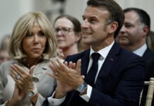 ਮੈਕਰੋਨਜ਼ ਨੇ ਟਰਾਂਸਜੈਂਡਰ ਅਫਵਾਹਾਂ ਨੂੰ ਲੈ ਕੇ ਯੂਐਸ ਪੋਡਕਾਸਟਰ ਵਿਰੁੱਧ ਮਾਣਹਾਨੀ ਦਾ ਮੁਕੱਦਮਾ ਦਾਇਰ ਕੀਤਾ ਮੈਕਰੋਨਜ਼ ਨੇ ਟਰਾਂਸਜੈਂਡਰ ਅਫਵਾਹਾਂ ਨੂੰ ਲੈ ਕੇ ਯੂਐਸ ਪੋਡਕਾਸਟਰ ਵਿਰੁੱਧ ਮਾਣਹਾਨੀ ਦਾ ਮੁਕੱਦਮਾ ਦਾਇਰ ਕੀਤਾ