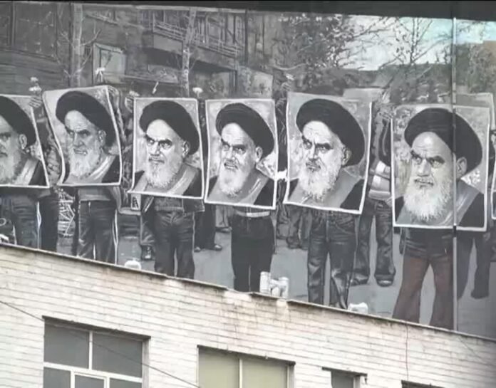 ਹੈਕਰਾਂ ਨੇ ਦੇਸ਼ ਨਿਕਾਲਾ ਦਿੱਤੇ ਤਾਜ ਰਾਜਕੁਮਾਰ ਨੂੰ ਪ੍ਰਸਾਰਿਤ ਕਰਨ ਲਈ ਈਰਾਨ ਦੇ ਸਰਕਾਰੀ ਟੀਵੀ ਨੂੰ ਵਿਗਾੜ ਦਿੱਤਾ