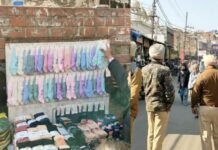 ਅੰਮ੍ਰਿਤਸਰ ਪੁਲਿਸ ਨੇ ਬਾਬਾ ਦੀਪ ਸਿੰਘ ਜੀ ਦੇ ਜਨਮ ਦਿਹਾੜੇ ਨੂੰ ਮੁੱਖ ਰੱਖਦਿਆਂ ਗੁਰਦੁਆਰਾ ਸਾਹਿਬ ਦੇ ਰਸਤਿਆਂ ਤੋਂ ਹਟਾਏ ਕਬਜ਼ੇ ਅੰਮ੍ਰਿਤਸਰ ਪੁਲਿਸ ਨੇ ਬਾਬਾ ਦੀਪ ਸਿੰਘ ਜੀ ਦੇ ਜਨਮ ਦਿਹਾੜੇ ਨੂੰ ਮੁੱਖ ਰੱਖਦਿਆਂ ਗੁਰਦੁਆਰਾ ਸਾਹਿਬ ਦੇ ਰਸਤਿਆਂ ਤੋਂ ਹਟਾਏ ਕਬਜ਼ੇ