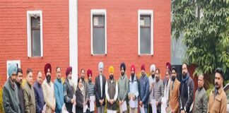 ਬੈਂਸ ਨੇ ਪੀਐਸਈਬੀ ਦੇ 21 ਠੇਕਾ ਮੁਲਾਜ਼ਮਾਂ ਨੂੰ ਰੈਗੂਲਰਾਈਜ਼ੇਸ਼ਨ ਸਰਟੀਫਿਕੇਟ ਸੌਂਪੇ ਬੈਂਸ ਨੇ ਪੀਐਸਈਬੀ ਦੇ 21 ਠੇਕਾ ਮੁਲਾਜ਼ਮਾਂ ਨੂੰ ਰੈਗੂਲਰਾਈਜ਼ੇਸ਼ਨ ਸਰਟੀਫਿਕੇਟ ਸੌਂਪੇ