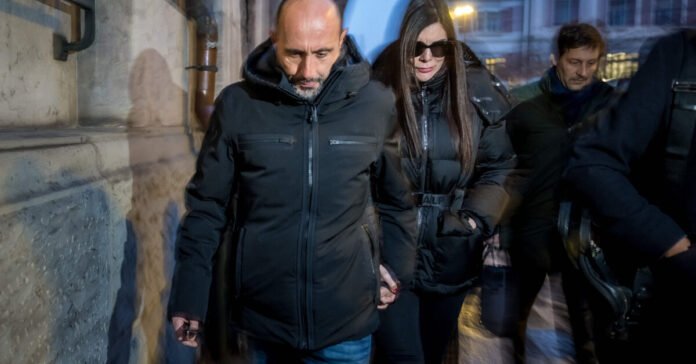 ਸਵਿਟਜ਼ਰਲੈਂਡ ਵਿਚ ਨਵੇਂ ਸਾਲ ਦੇ ਦਿਨ ਸਾੜਨ ਵਾਲੇ ਬਾਰ ਦੇ ਮਾਲਕ ਨੂੰ ਤਿੰਨ ਮਹੀਨਿਆਂ ਲਈ ਗ੍ਰਿਫਤਾਰ ਕਰ ਲਿਆ ਗਿਆ ਹੈ ਸਵਿਟਜ਼ਰਲੈਂਡ ਵਿਚ ਨਵੇਂ ਸਾਲ ਦੇ ਦਿਨ ਸਾੜਨ ਵਾਲੇ ਬਾਰ ਦੇ ਮਾਲਕ ਨੂੰ ਤਿੰਨ ਮਹੀਨਿਆਂ ਲਈ ਗ੍ਰਿਫਤਾਰ ਕਰ ਲਿਆ ਗਿਆ ਹੈ