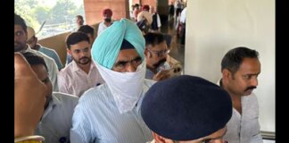 ਹੁਣ ਮੁਅੱਤਲ ਡੀਆਈਜੀ ਭੁੱਲਰ ਨੇ ਭ੍ਰਿਸ਼ਟਾਚਾਰ ਦੇ ਮਾਮਲੇ ਵਿੱਚ ਜ਼ਮਾਨਤ ਲਈ ਹਾਈਕੋਰਟ ਦਾ ਦਰਵਾਜ਼ਾ ਖੜਕਾਇਆ ਹੈ ਹੁਣ ਮੁਅੱਤਲ ਡੀਆਈਜੀ ਭੁੱਲਰ ਨੇ ਭ੍ਰਿਸ਼ਟਾਚਾਰ ਦੇ ਮਾਮਲੇ ਵਿੱਚ ਜ਼ਮਾਨਤ ਲਈ ਹਾਈਕੋਰਟ ਦਾ ਦਰਵਾਜ਼ਾ ਖੜਕਾਇਆ ਹੈ