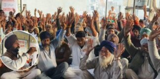 ਪਿੰਡ ਦੇ ਮੁੰਡੇ-ਕੁੜੀ ਨੇ ਆਪਸ ‘ਚ ਕਰਵਾਇਆ ਵਿਆਹ, ਸਦਮੇ ‘ਚ ਕੁੜੀ ਦੇ ਮਾਤਾ-ਪਿਤਾ ਦੀ ਹੋਈ ਮੌਤ, ਪੰਚਾਇਤ ਨੇ ਕੀਤਾ ਬਾਈਕਾਟ ਪਿੰਡ ਦੇ ਮੁੰਡੇ-ਕੁੜੀ ਨੇ ਆਪਸ 'ਚ ਕਰਵਾਇਆ ਵਿਆਹ, ਸਦਮੇ 'ਚ ਕੁੜੀ ਦੇ ਮਾਤਾ-ਪਿਤਾ ਦੀ ਹੋਈ ਮੌਤ, ਪੰਚਾਇਤ ਨੇ ਕੀਤਾ ਬਾਈਕਾਟ