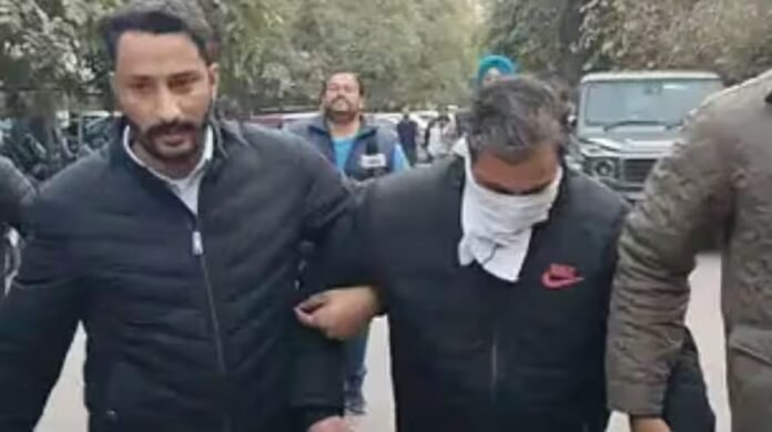 ਪੰਜਾਬ 'ਚ ਮੱਚਿਆ ਹੜਕੰਪ, RTA ਦਫ਼ਤਰ ਦਾ ਕਲਰਕ ਰਿਸ਼ਵਤ ਲੈਂਦੇ ਗ੍ਰਿਫ਼ਤਾਰ; ਵਿਜੀਲੈਂਸ ਨੇ ਮੌਕੇ 'ਤੇ ਕੀਤਾ ਕਾਬੂ