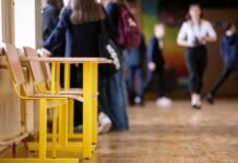 ਬਹੁਤ ਜ਼ਿਆਦਾ ਠੰਢ ਕਾਰਨ ਕੁਝ ਮਿਊਂਸੀਪਲ ਸਕੂਲਾਂ ਵਿੱਚ ਦੂਰੀ ਸਿੱਖਿਆ ਦਾ ਆਯੋਜਨ ਕੀਤਾ ਜਾਂਦਾ ਹੈ ਬਹੁਤ ਜ਼ਿਆਦਾ ਠੰਢ ਕਾਰਨ ਕੁਝ ਮਿਊਂਸੀਪਲ ਸਕੂਲਾਂ ਵਿੱਚ ਦੂਰੀ ਸਿੱਖਿਆ ਦਾ ਆਯੋਜਨ ਕੀਤਾ ਜਾਂਦਾ ਹੈ