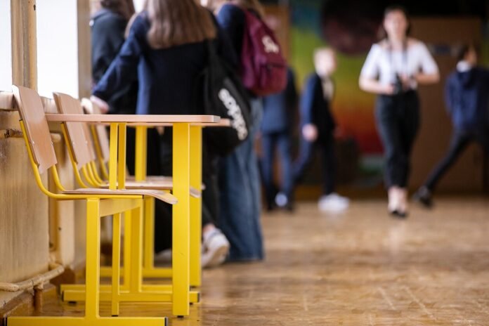 ਬਹੁਤ ਜ਼ਿਆਦਾ ਠੰਢ ਕਾਰਨ ਕੁਝ ਮਿਊਂਸੀਪਲ ਸਕੂਲਾਂ ਵਿੱਚ ਦੂਰੀ ਸਿੱਖਿਆ ਦਾ ਆਯੋਜਨ ਕੀਤਾ ਜਾਂਦਾ ਹੈ
