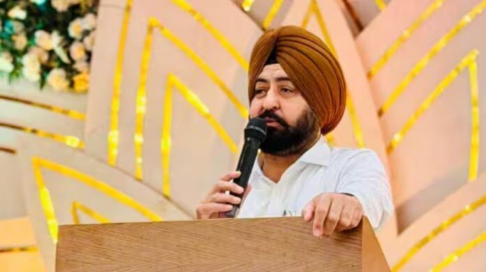 ਪੰਜਾਬ ਸਿਆਸਤ ਤੋਂ ਵੱਡੀ ਖਬਰ, 'ਆਪ' ਮੰਤਰੀ ਹਰਦੀਪ ਸਿੰਘ ਮੁੰਡੀਆਂ 'ਤੇ ਲੱਗੇ ਗੰਭੀਰ ਦੋਸ਼; ਮਸ਼ਹੂਰ ਕਾਰੋਬਾਰੀ... ਪੰਜਾਬ ਸਿਆਸਤ ਤੋਂ ਵੱਡੀ ਖਬਰ, 'ਆਪ' ਮੰਤਰੀ ਹਰਦੀਪ ਸਿੰਘ ਮੁੰਡੀਆਂ 'ਤੇ ਲੱਗੇ ਗੰਭੀਰ ਦੋਸ਼; ਮਸ਼ਹੂਰ ਕਾਰੋਬਾਰੀ...