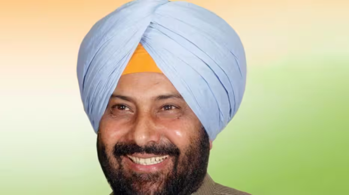 ਪੰਜਾਬ ਭਾਜਪਾਂ 'ਚ ਆਗੂਆਂ ਦੀਆਂ ਨਿਯੁਕਤੀਆਂ, ਹੜ੍ਹ ਪ੍ਰਭਾਵਿਤ ਇਲਾਕਿਆਂ ਨੂੰ ਲੈਕੇ ਕੇਵਲ ਢਿੱਲੋਂ ਦਾ ਵੱਡਾ ਐਲਾਨ ਪੰਜਾਬ ਭਾਜਪਾਂ 'ਚ ਆਗੂਆਂ ਦੀਆਂ ਨਿਯੁਕਤੀਆਂ, ਹੜ੍ਹ ਪ੍ਰਭਾਵਿਤ ਇਲਾਕਿਆਂ ਨੂੰ ਲੈਕੇ ਕੇਵਲ ਢਿੱਲੋਂ ਦਾ ਵੱਡਾ ਐਲਾਨ